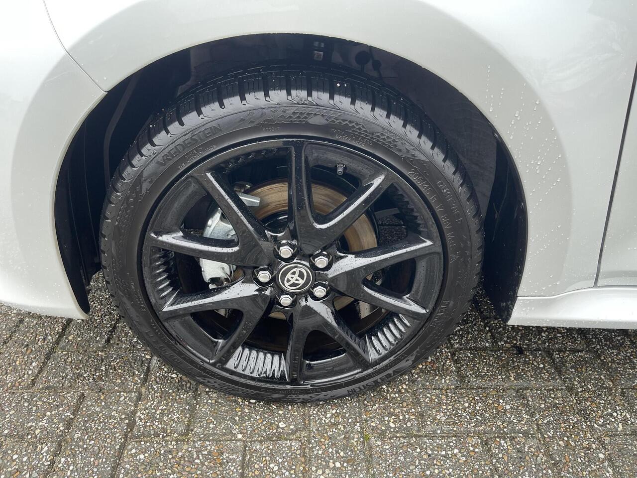 Toyota YARIS 1.5 Hybrid Executive Bi-tone