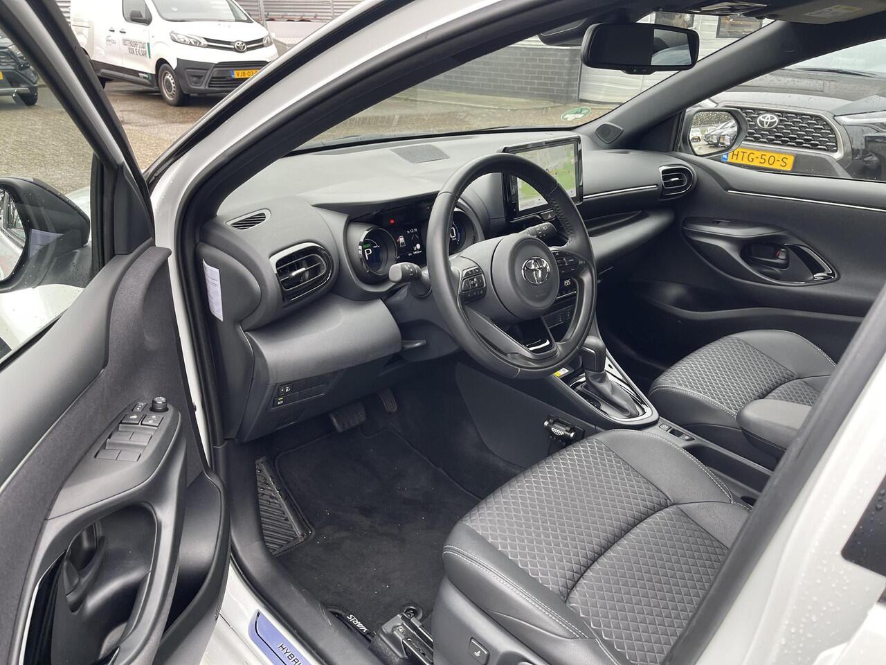 Toyota YARIS 1.5 Hybrid Executive Bi-tone