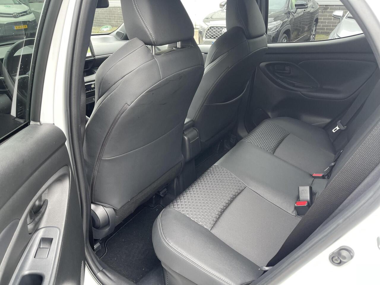 Toyota YARIS 1.5 Hybrid Executive Bi-tone