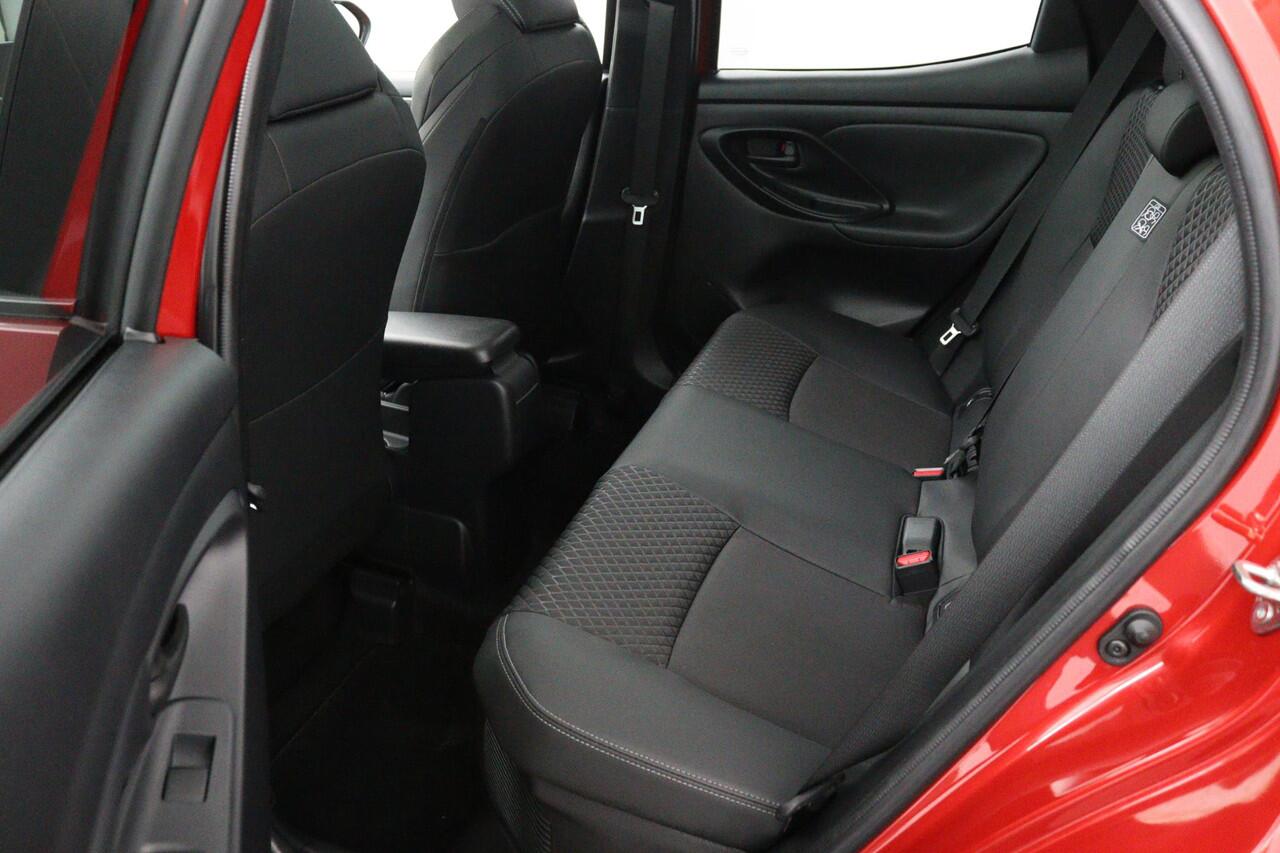 Toyota YARIS 1.5 Hybrid Executive | Panoramadak | JBL Audio | Trekhaak | Parkeersensoren Rondom | Grootscherm Navigatie | Origineel NL |