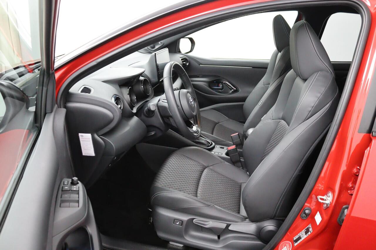 Toyota YARIS 1.5 Hybrid Executive | Panoramadak | JBL Audio | Trekhaak | Parkeersensoren Rondom | Grootscherm Navigatie | Origineel NL |