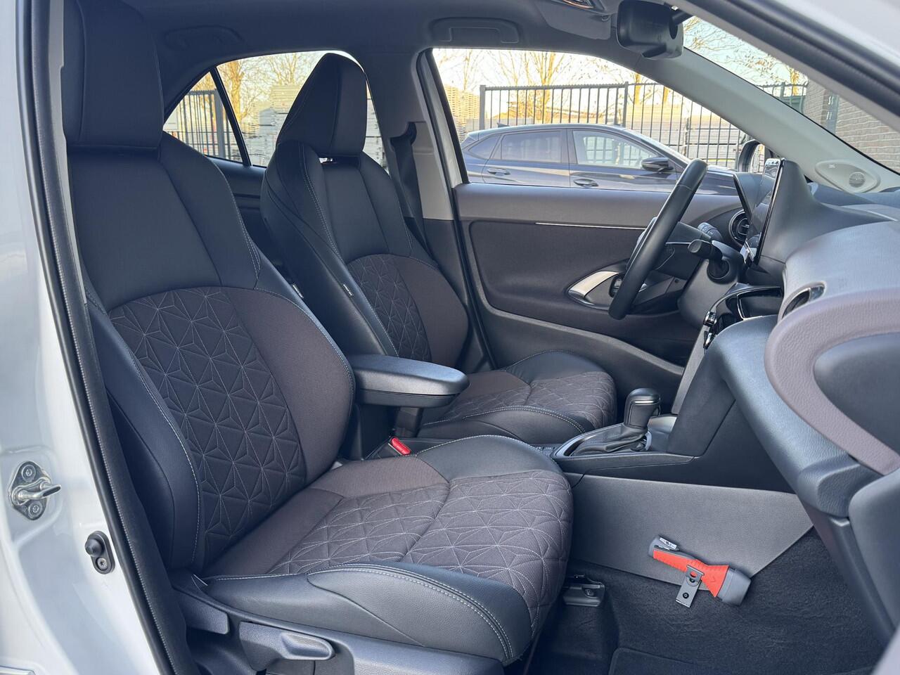 Toyota YARIS CROSS 1.5 HYBRID EXECUTIVE I AUTOMAAT I P-CAMERA I APPLE CARPLAY I CLIMATE CONTROL