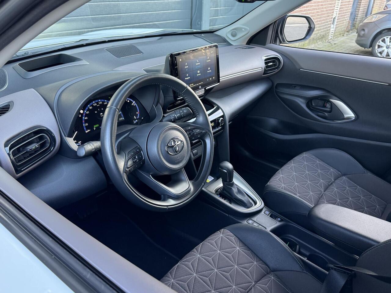 Toyota YARIS CROSS 1.5 HYBRID EXECUTIVE I AUTOMAAT I P-CAMERA I APPLE CARPLAY I CLIMATE CONTROL