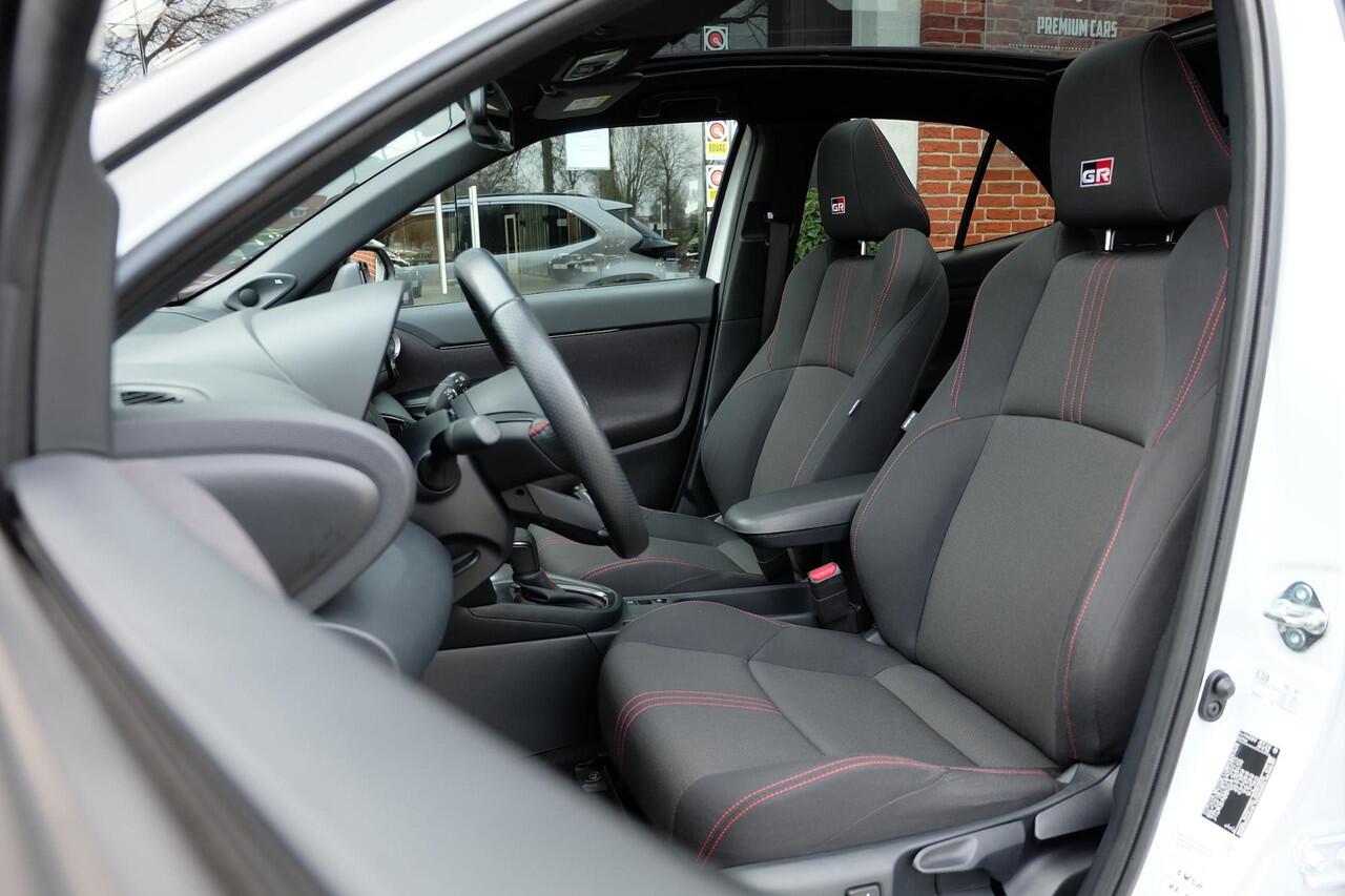Toyota YARIS Cross 1.5 Hybrid GR Sport / Pano / HuD / JBL / Matrix