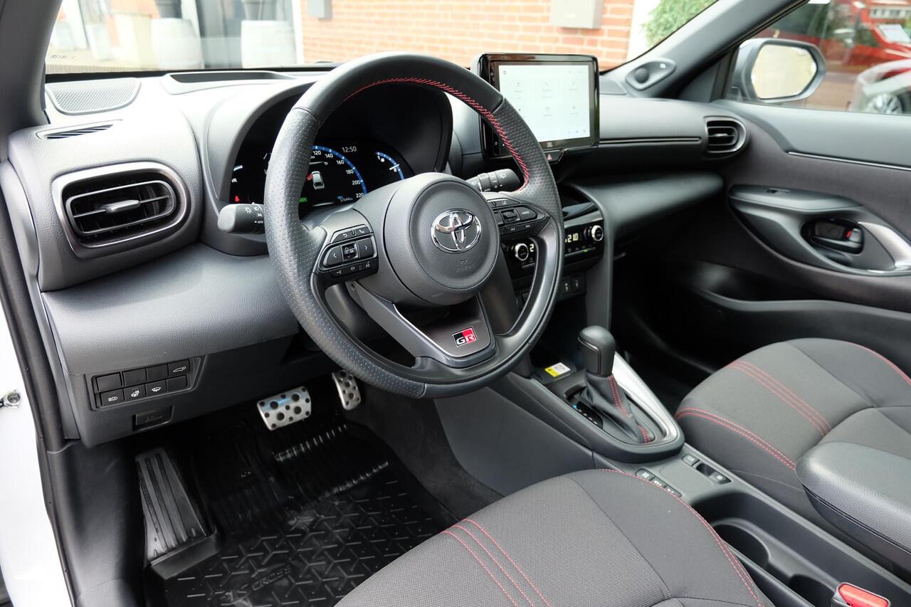 Toyota YARIS Cross 1.5 Hybrid GR Sport / Pano / HuD / JBL / Matrix