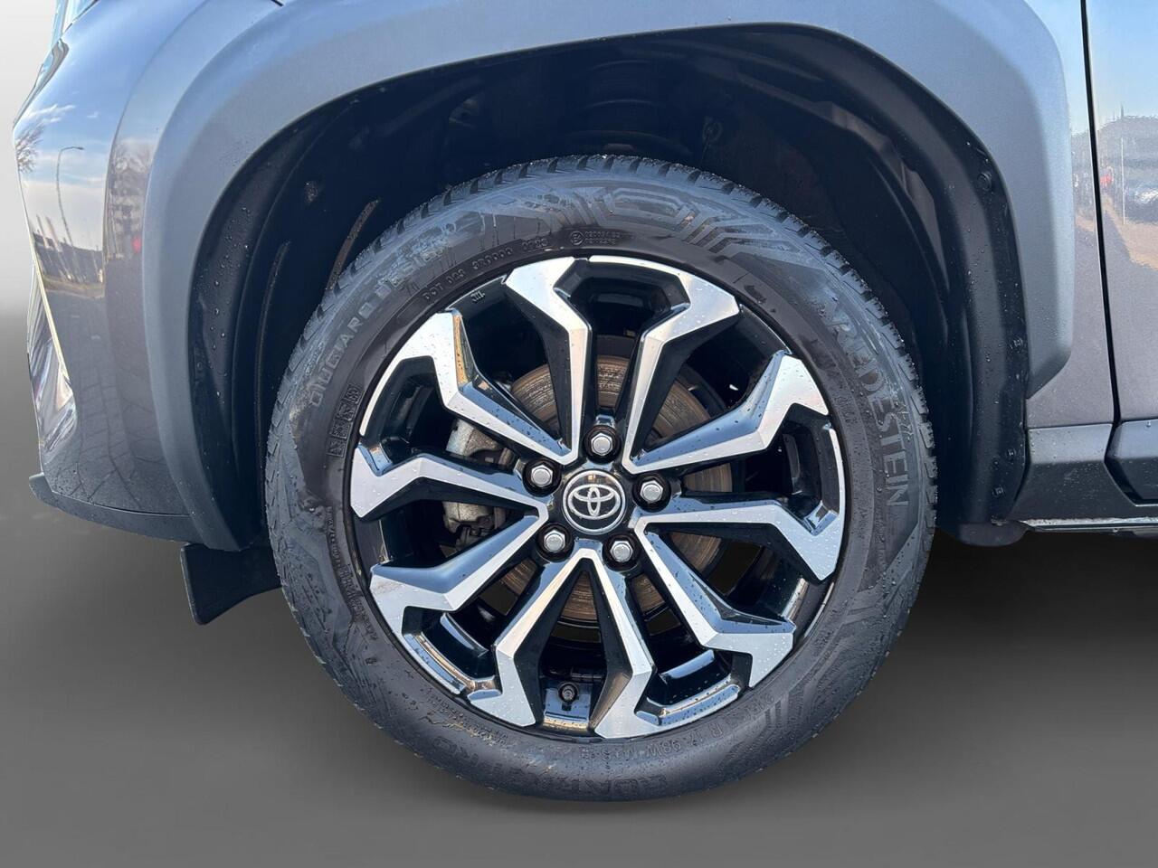 Toyota YARIS Cross Dynamic | CAMERA | NAVI | APPLE CAR PLAY / ANDROID AUTO | KEYLESS |