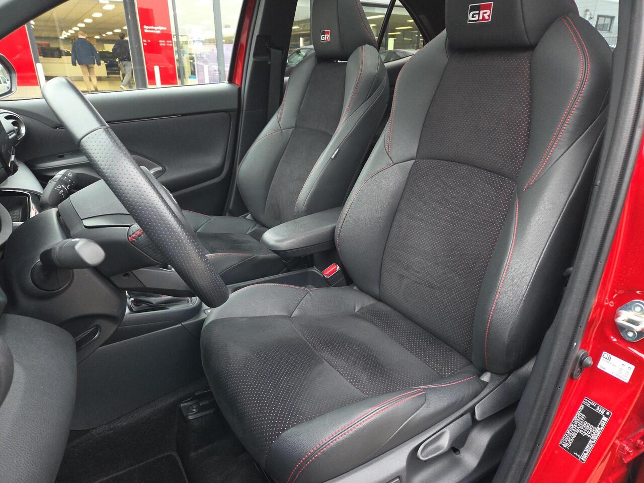 Toyota YARIS Cross 1.5 Hybrid GR Sport | Panorama dak | Apple CarPlay | Blindspot | Rijklaar incl. garantie |