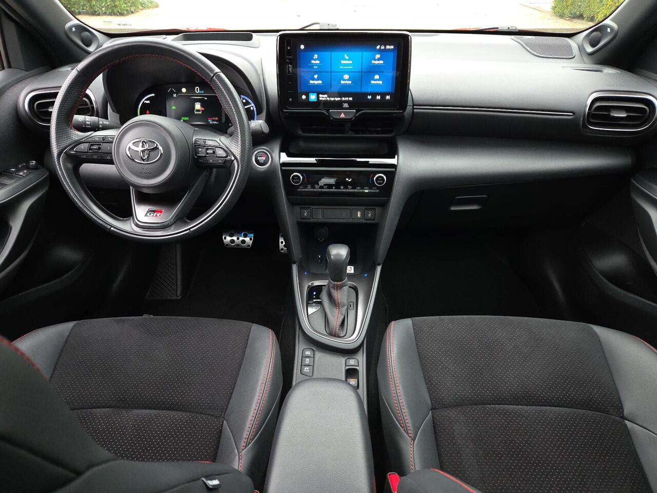 Toyota YARIS Cross 1.5 Hybrid GR Sport | Panorama dak | Apple CarPlay | Blindspot | Rijklaar incl. garantie |