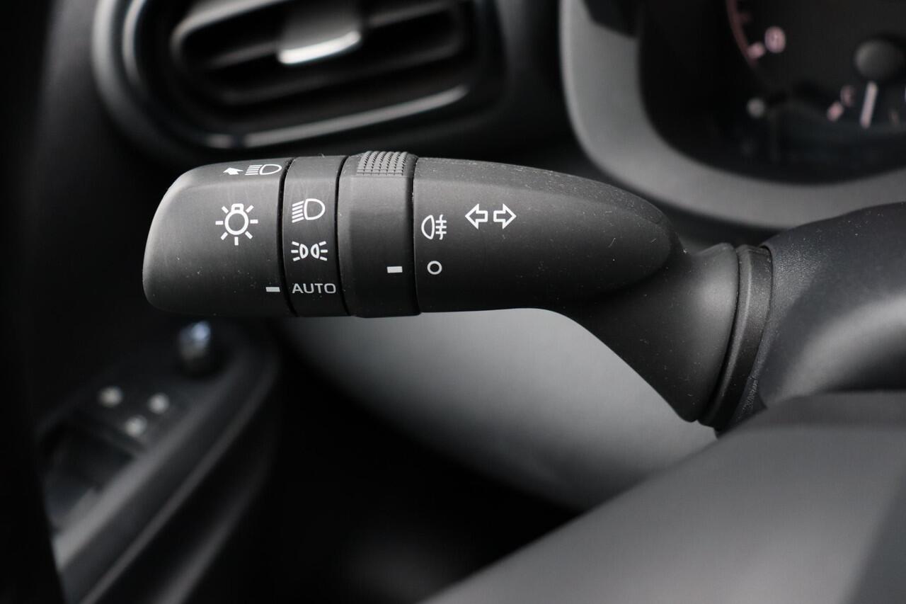 Toyota YARIS 1.5 VVT-i Active, Apple carplay, Android auto