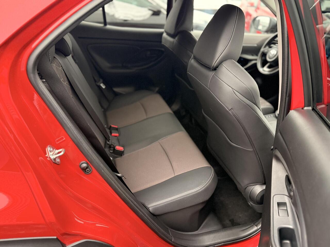 Toyota YARIS Cross 1.5 Hybrid Executive HUD, Dodehoekdetectie, Stoelverwarming, Parkeersensoren, LED, LMV, Navigatie