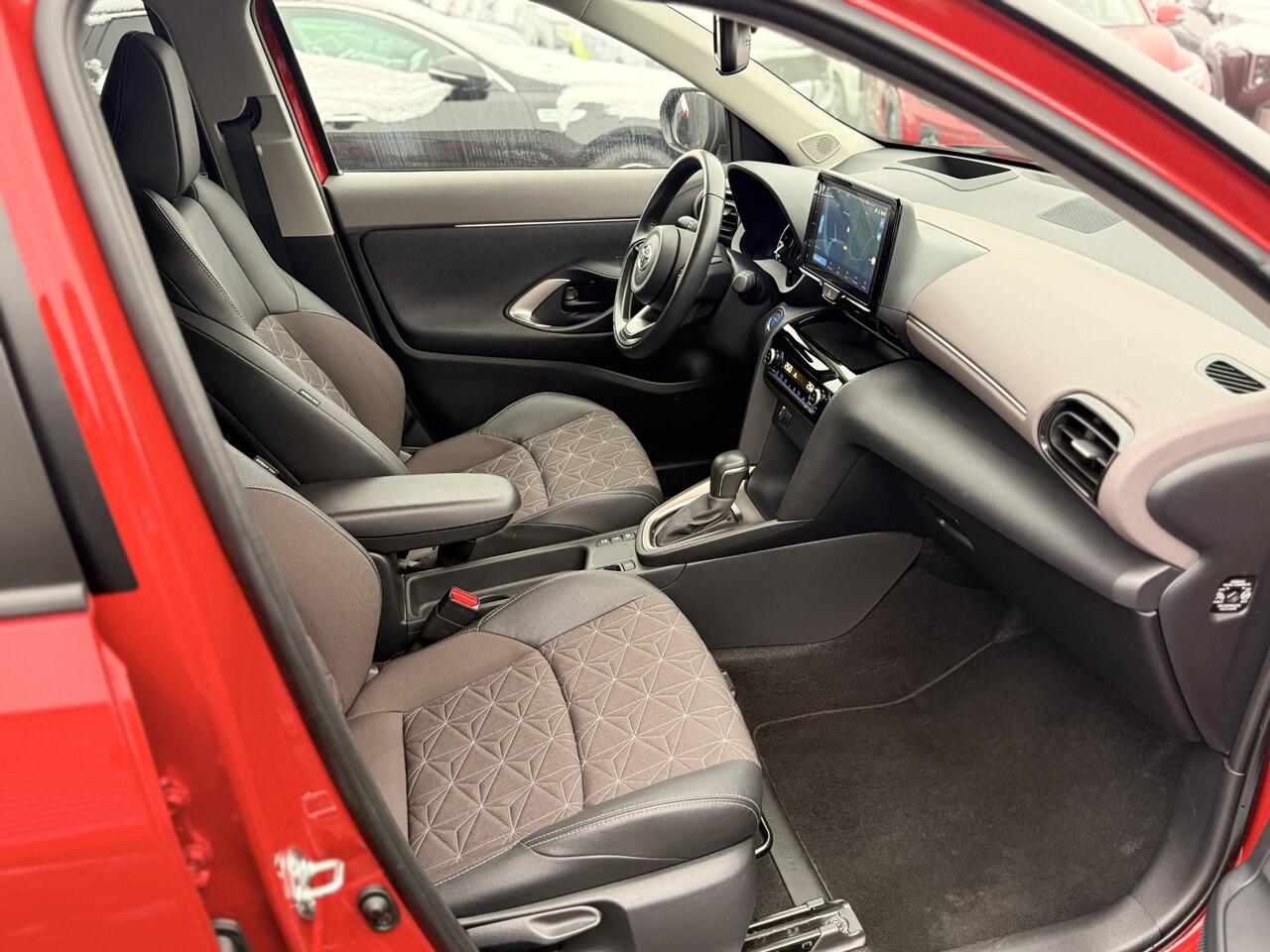 Toyota YARIS Cross 1.5 Hybrid Executive HUD, Dodehoekdetectie, Stoelverwarming, Parkeersensoren, LED, LMV, Navigatie