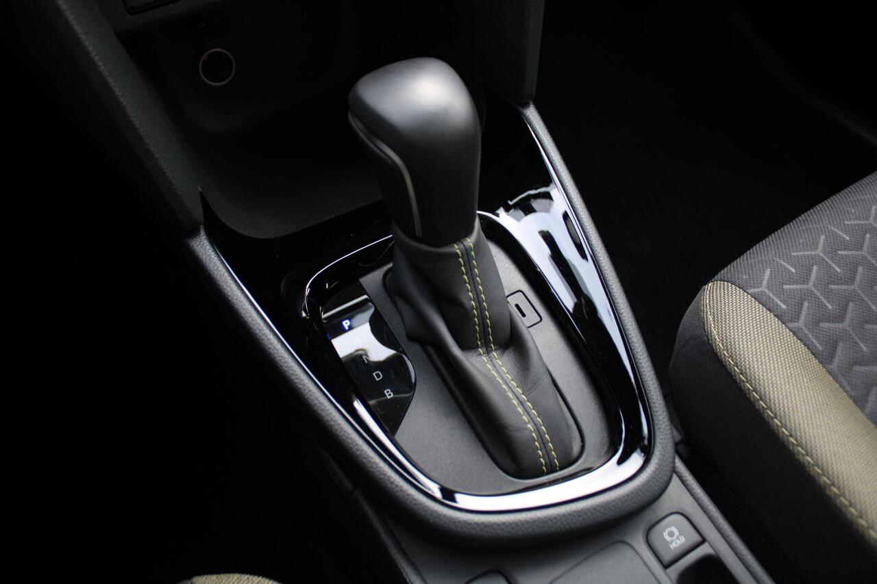 Toyota YARIS Cross 1.5 Hybrid Explore Stoelverwarming, Cruise Control Adaptief, Keyless Entry/Start, Achteruitrijcamera, Parkeersensoren Voor en Achter