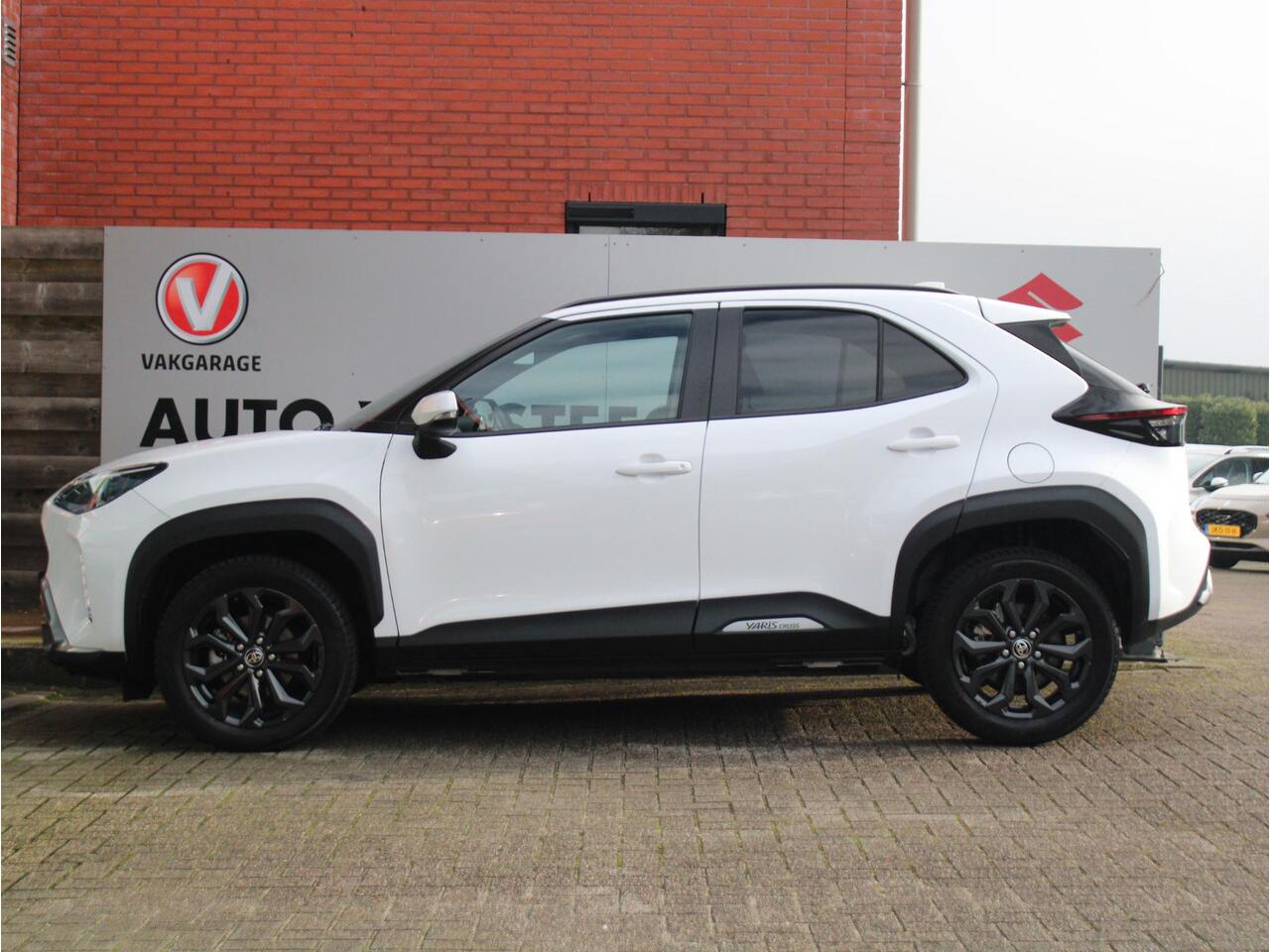 Toyota YARIS Cross 1.5 Hybrid Explore Stoelverwarming, Cruise Control Adaptief, Keyless Entry/Start, Achteruitrijcamera, Parkeersensoren Voor en Achter