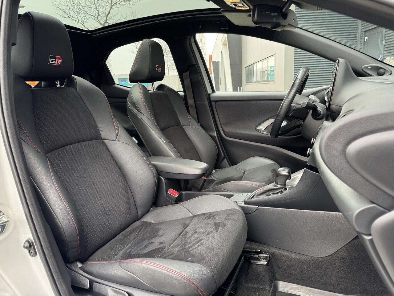 Toyota YARIS 1.5 Hybrid GR Sport Premium Pack, NL-Auto!