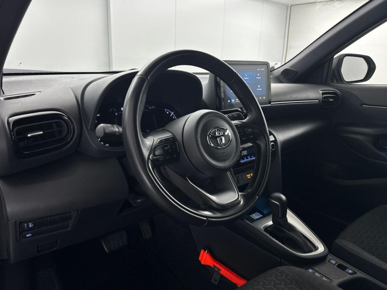 Toyota YARIS Cross 1.5 Hybrid Dynamic | Navigatie | 17'' L.M. Velgen | Adaptieve Cruise Control