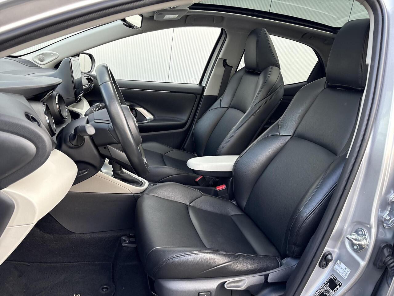 Toyota YARIS 1.5 Hybrid Executive **DODEHOEK DETECTIE/ STOELVERWARMING/ JBL AUDIO/ KEYLESS**