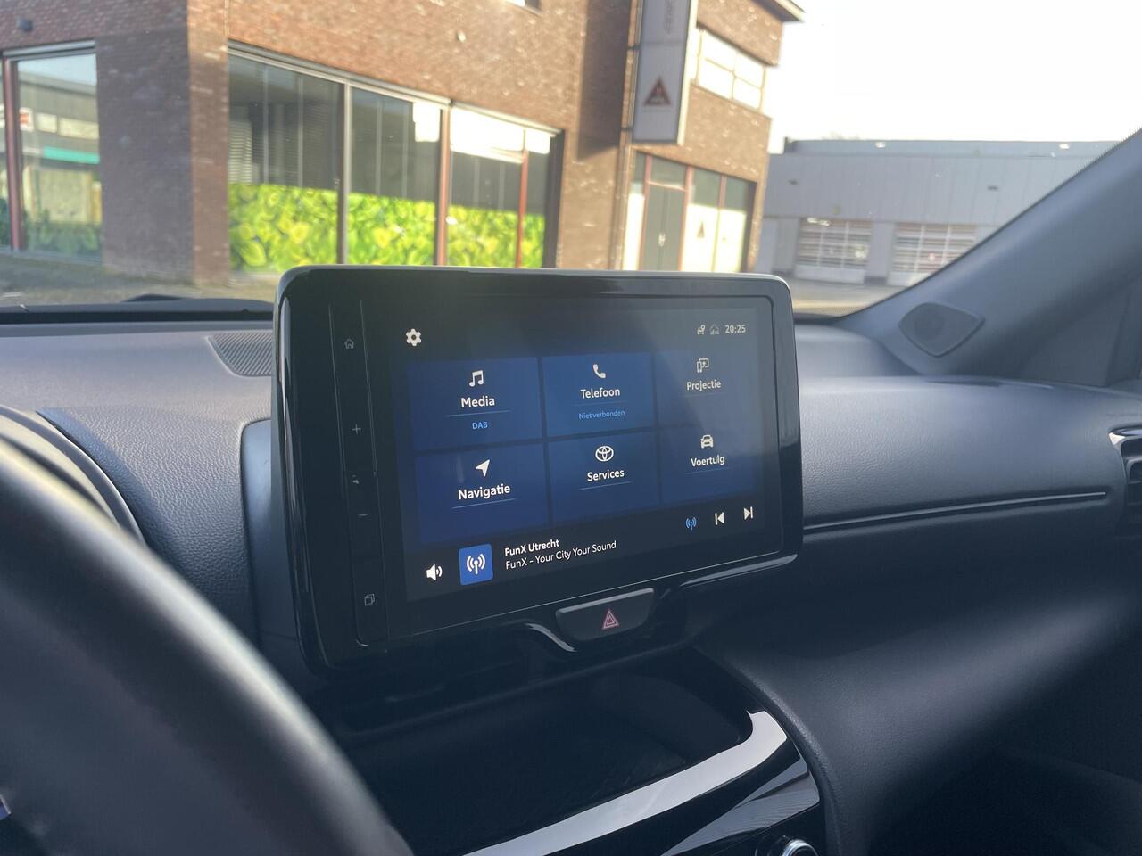 Toyota YARIS Cross 1.5 Hybrid Explore | Org NL en 1e Eigenaar | Bi-tone lak |