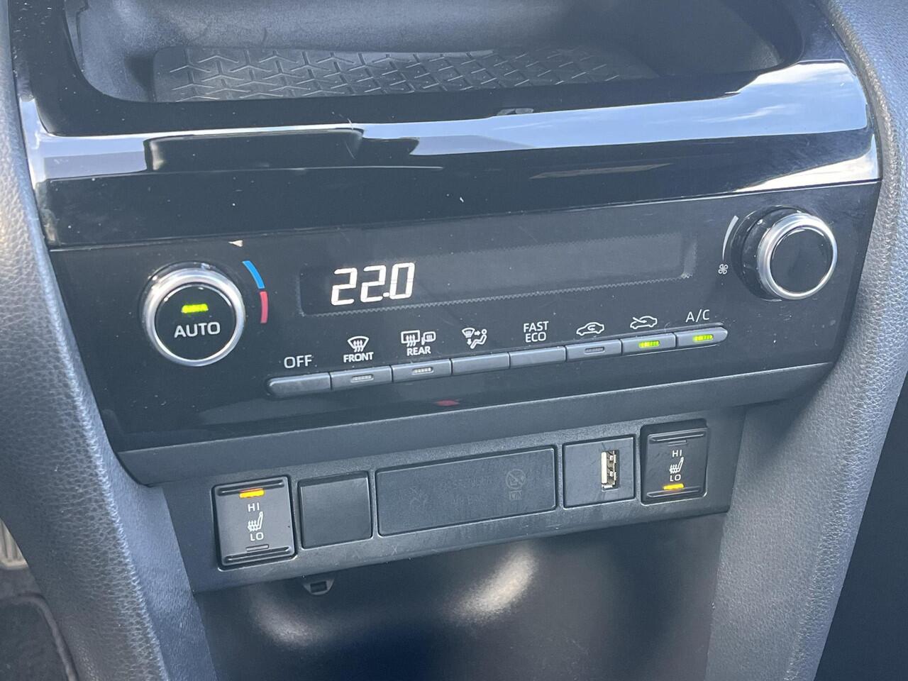 Toyota YARIS Cross 1.5 Hybrid Dynamic | Parkeersensoren | Stoelverwarming | Carplay | LED koplampen |