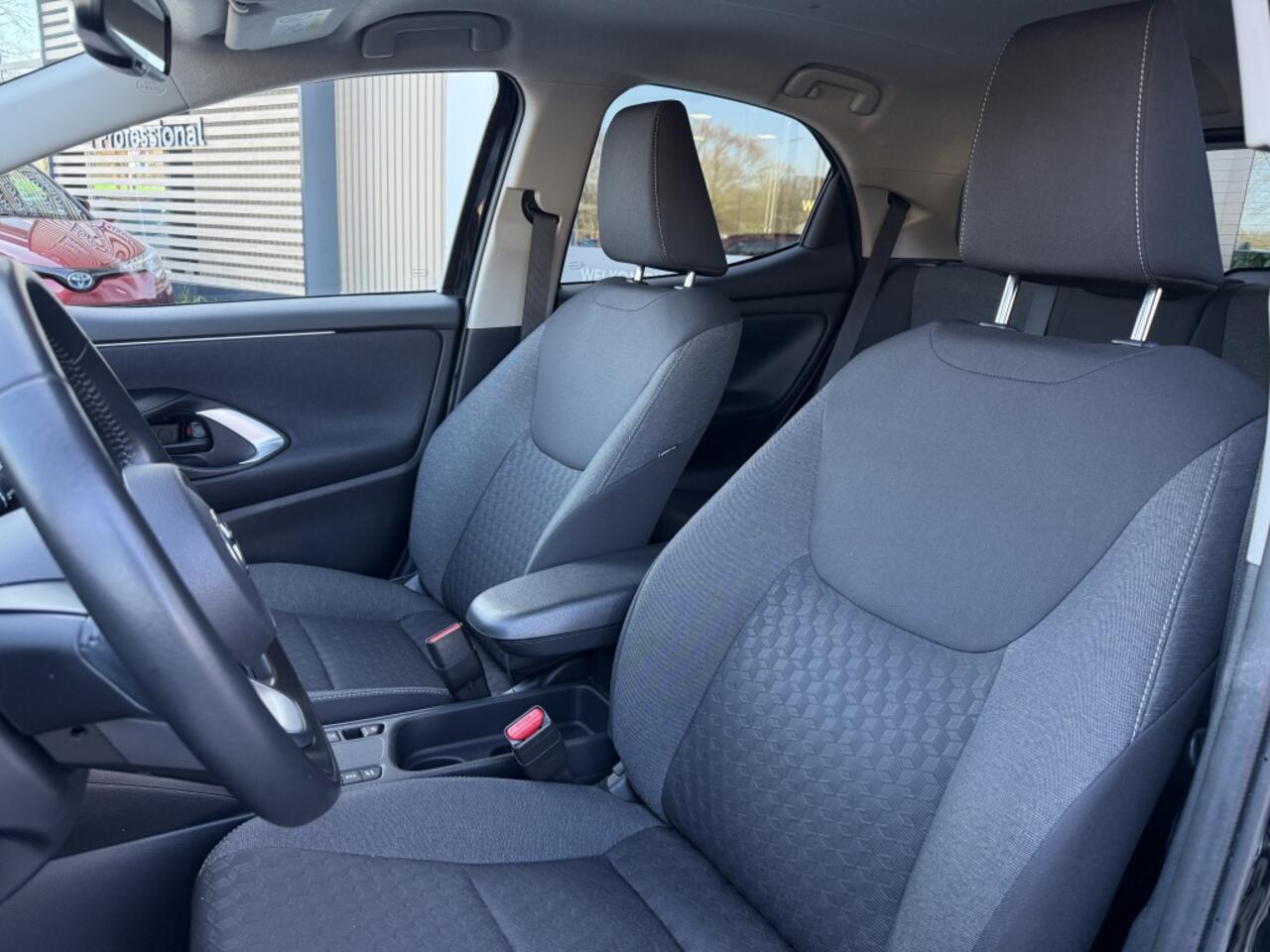 Toyota YARIS 1.5 Hybrid Dynamic Limited | Stoelverwarming | Parkeersensoren