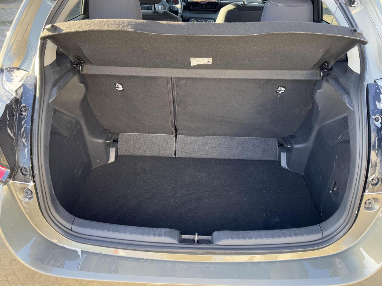 Toyota YARIS 1.5 VVT-i First Edition | Rijklaar | Cruise Control Adaptief | Airco | Navi via app | Camera