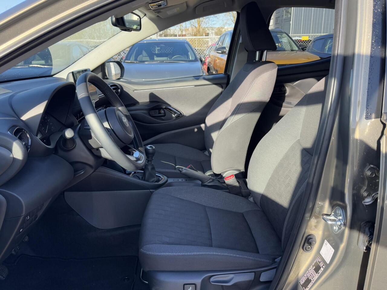 Toyota YARIS 1.5 VVT-i First Edition | Rijklaar | Cruise Control Adaptief | Airco | Navi via app | Camera