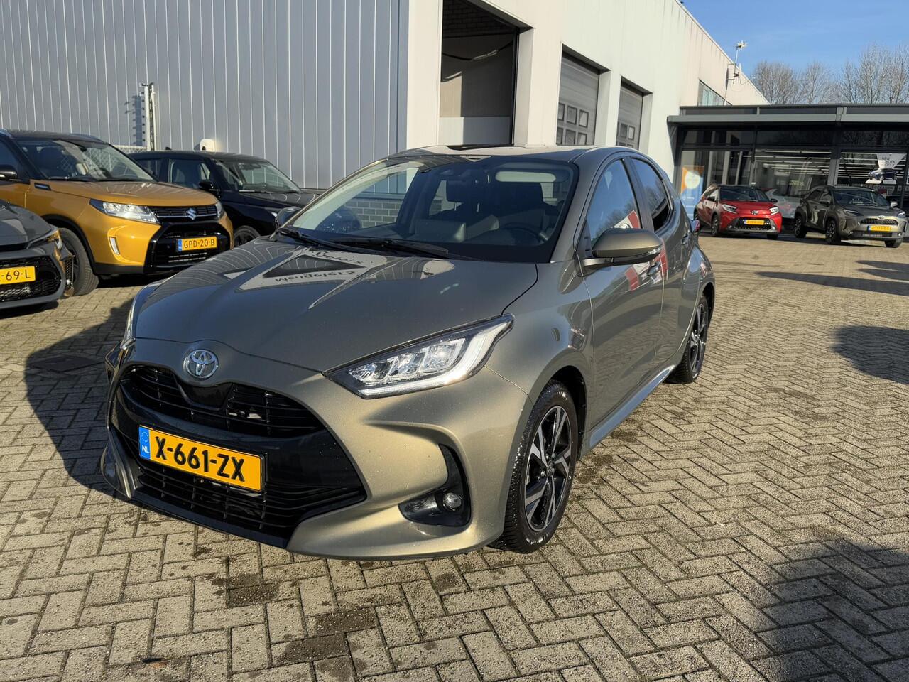 Toyota YARIS 1.5 VVT-i First Edition | Rijklaar | Cruise Control Adaptief | Airco | Navi via app | Camera