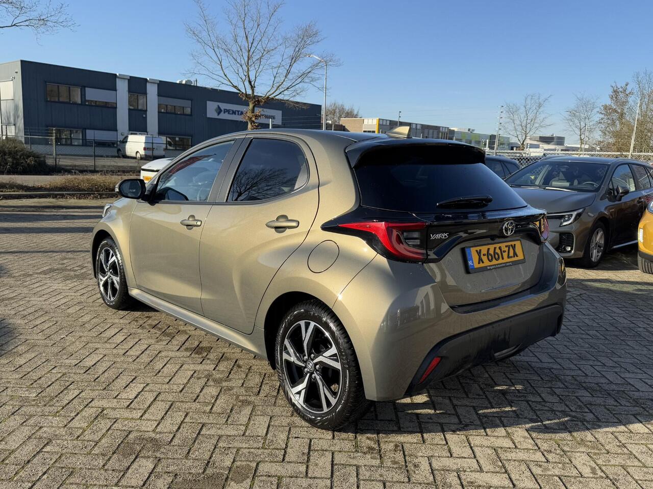 Toyota YARIS 1.5 VVT-i First Edition | Rijklaar | Cruise Control Adaptief | Airco | Navi via app | Camera