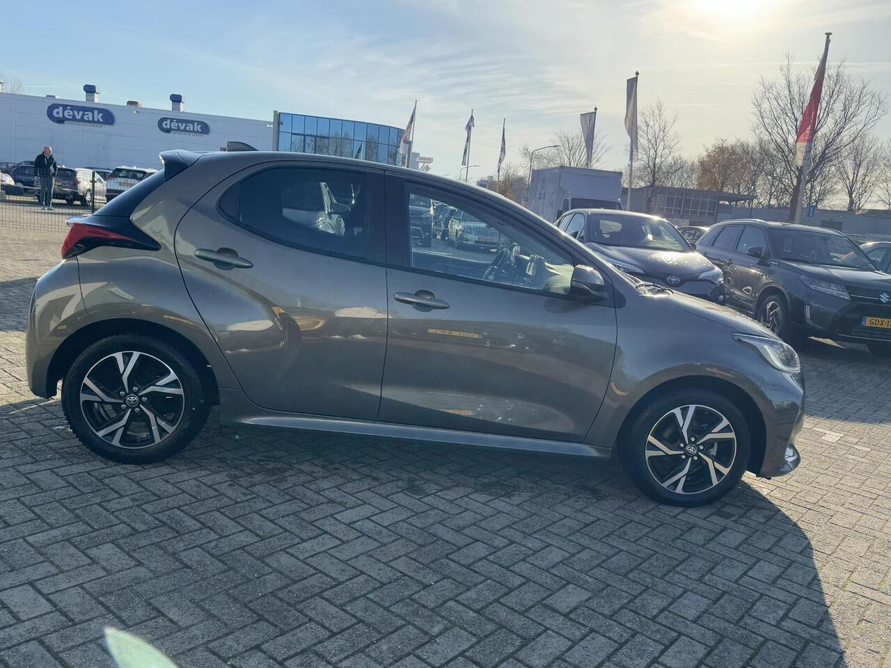 Toyota YARIS 1.5 VVT-i First Edition | Rijklaar | Cruise Control Adaptief | Airco | Navi via app | Camera