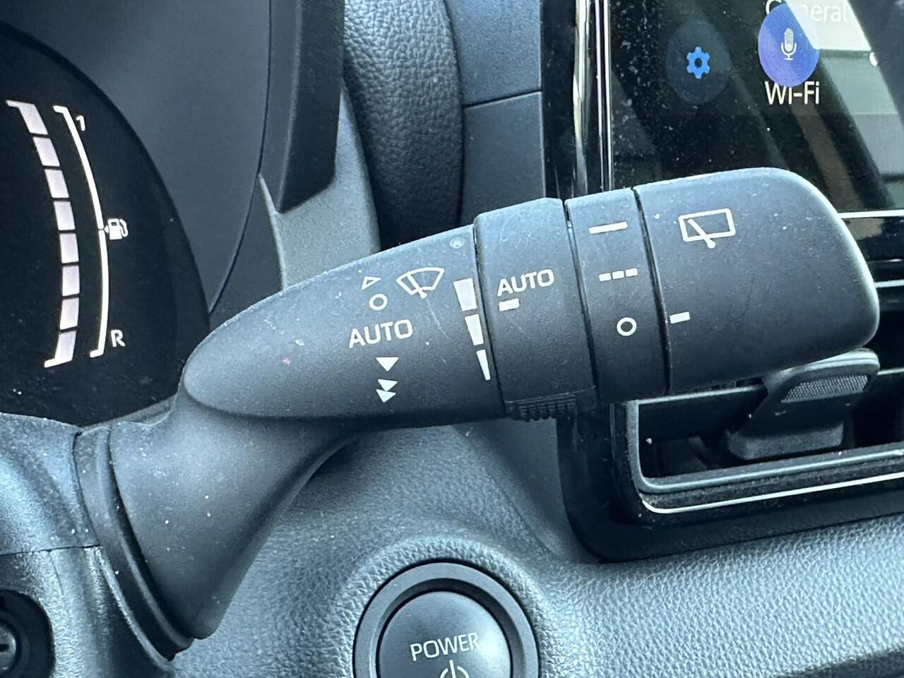 Toyota YARIS 1.5 Hybrid 115 First Edition