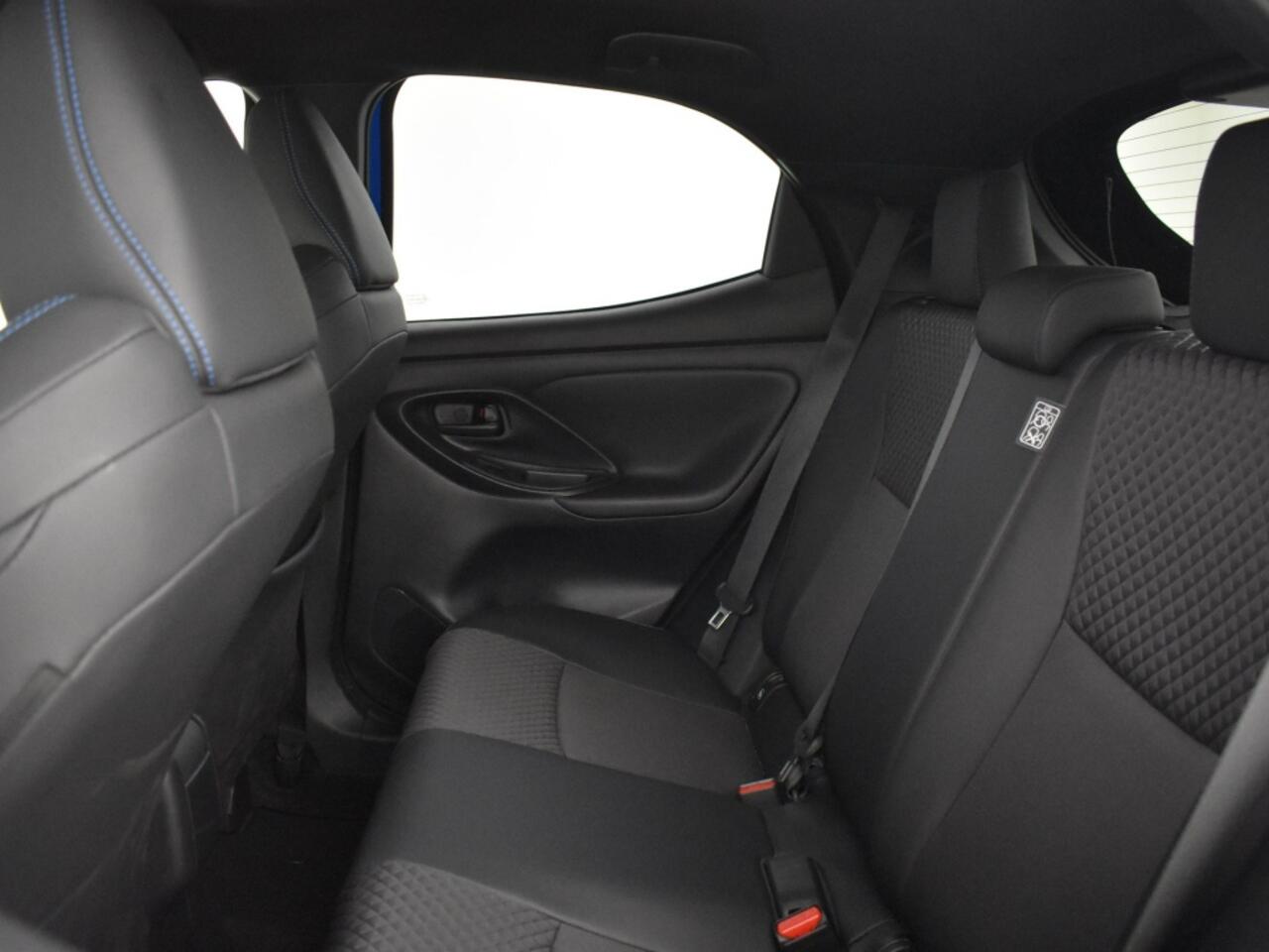 Toyota YARIS 1.5 Hybrid 130 Launch Edition | Stuur en Stoelverwarming | HUD |