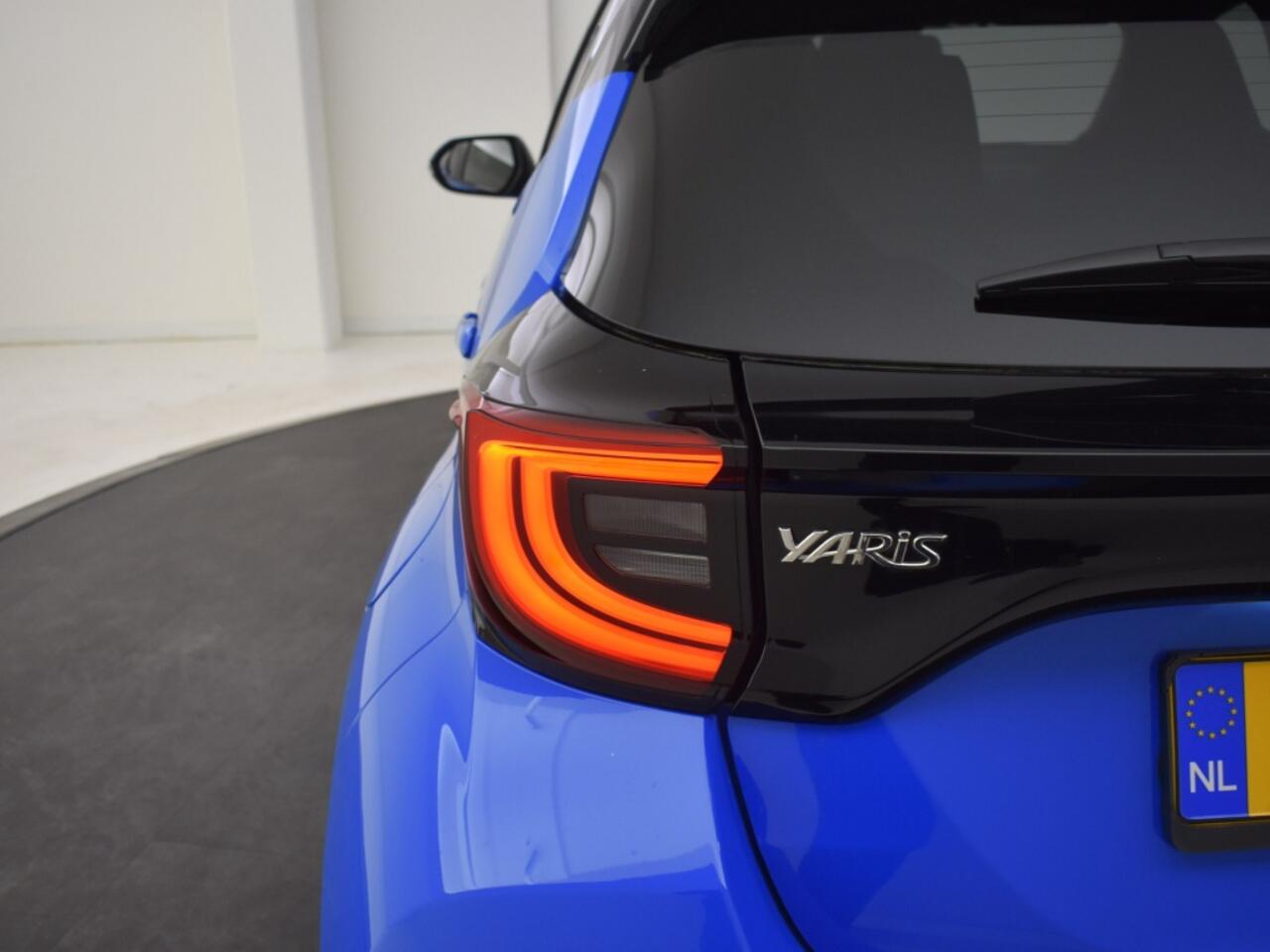 Toyota YARIS 1.5 Hybrid 130 Launch Edition | Stuur en Stoelverwarming | HUD |