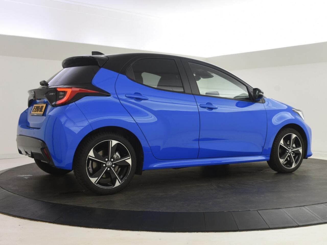 Toyota YARIS 1.5 Hybrid 130 Launch Edition | Stuur en Stoelverwarming | HUD |