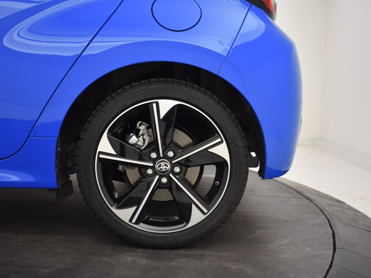 Toyota YARIS 1.5 Hybrid 130 Launch Edition | Stuur en Stoelverwarming | HUD |