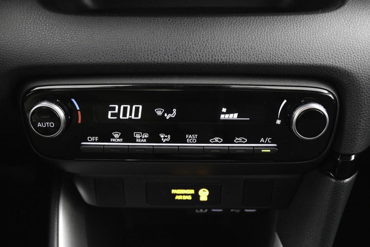Toyota YARIS 1.5 Hybrid 115 | Climate control | Parkeercamera | Apple carplay android auto |