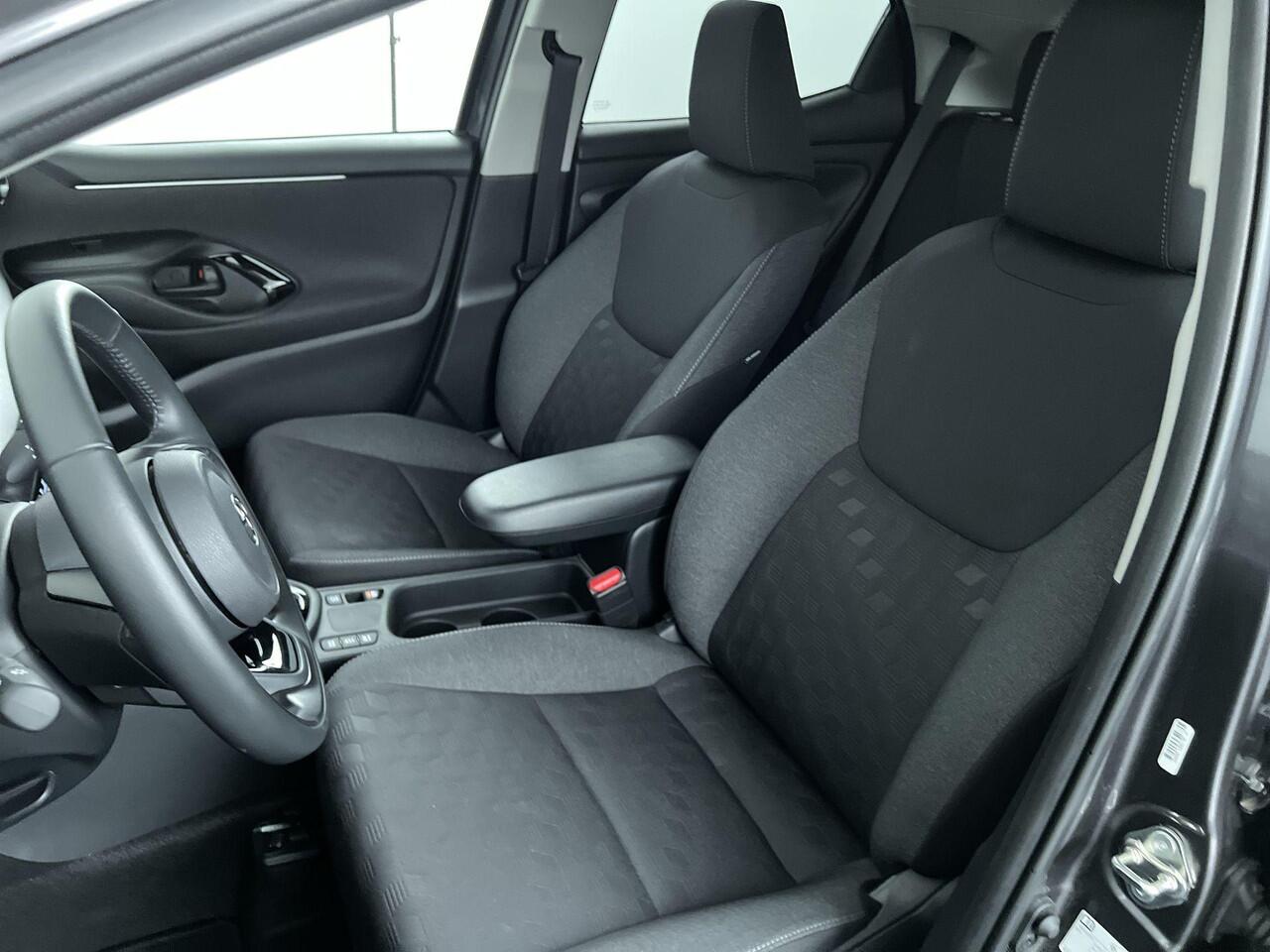 Toyota YARIS 1.5 Hybrid 115 First Edition | Rijklaar | LED | Camera | Navi | Keyless