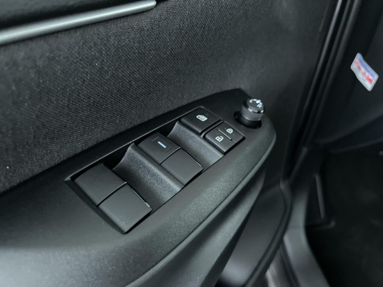 Toyota YARIS 1.5 Hybrid 115 First Edition | Rijklaar | LED | Camera | Navi | Keyless