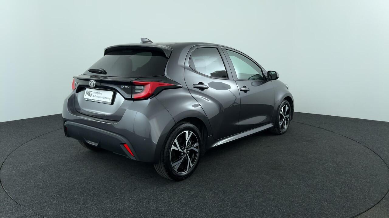 Toyota YARIS 1.5 Hybrid 115 First Edition | Rijklaar | LED | Camera | Navi | Keyless