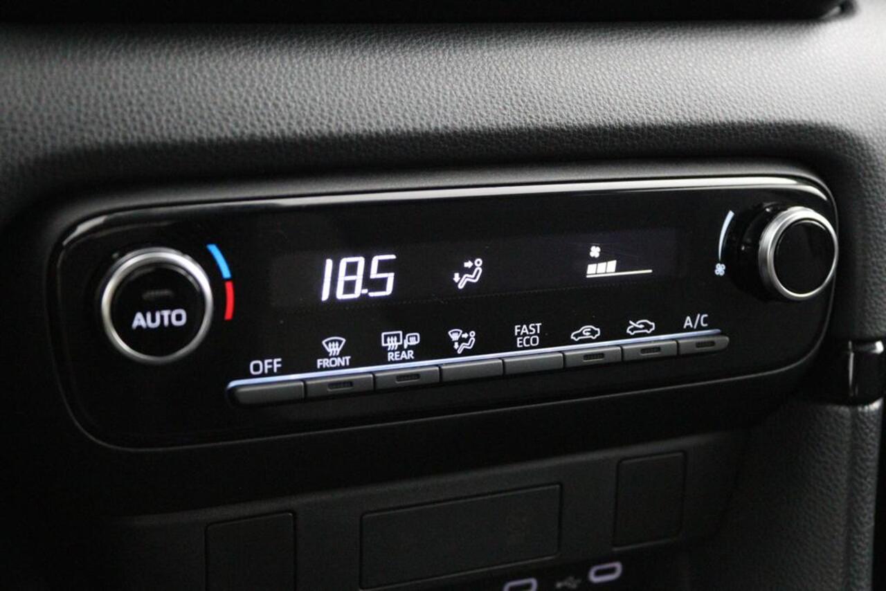 Toyota YARIS 1.5 Hybrid 115 First Edition | Climate control | Navigatie | Keyless | Apple carplay |