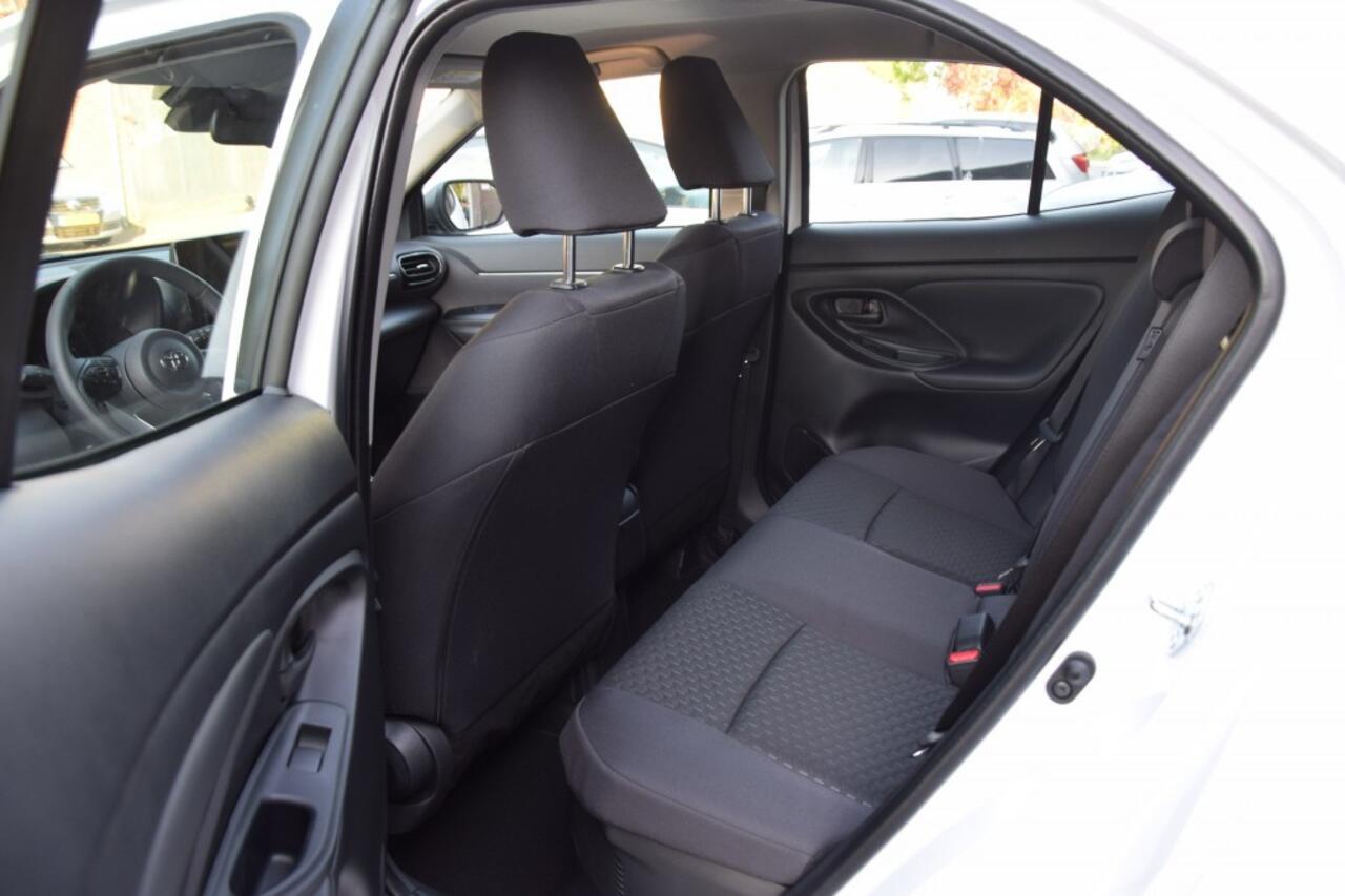 Toyota YARIS 1.5 HYBRID NIEUW! AUTOMAAT/CAMERA/ADAP. CRUISE/