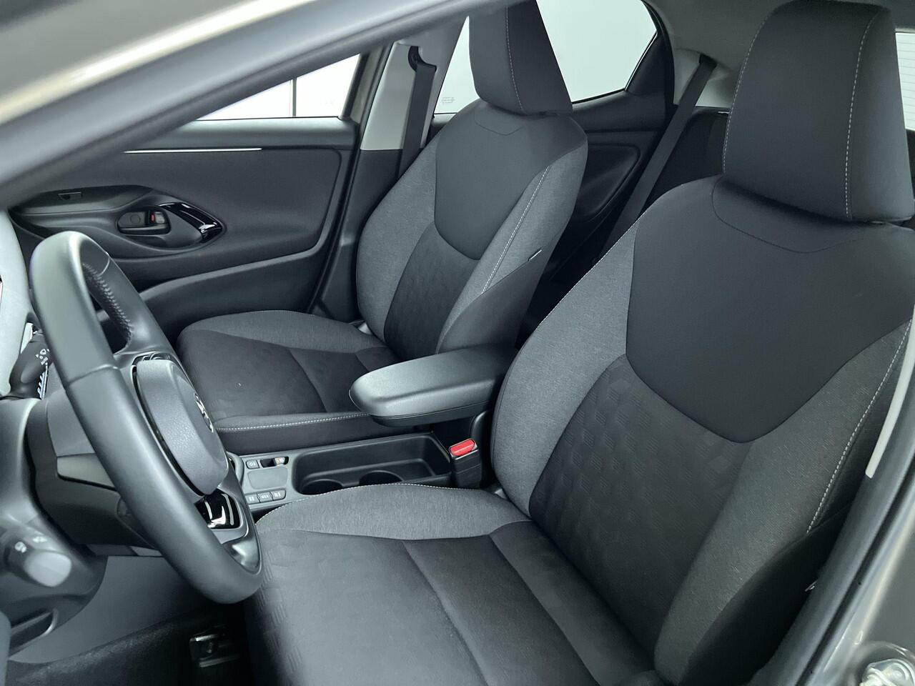 Toyota YARIS 1.5 Hybrid 115 First Edition | Rijklaar | LED | Camera | Navigatie | Keyless