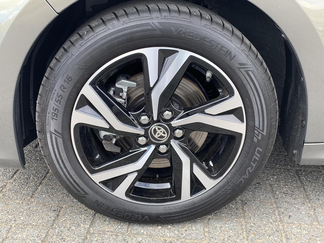 Toyota YARIS 1.5 Hybrid 115 First Edition