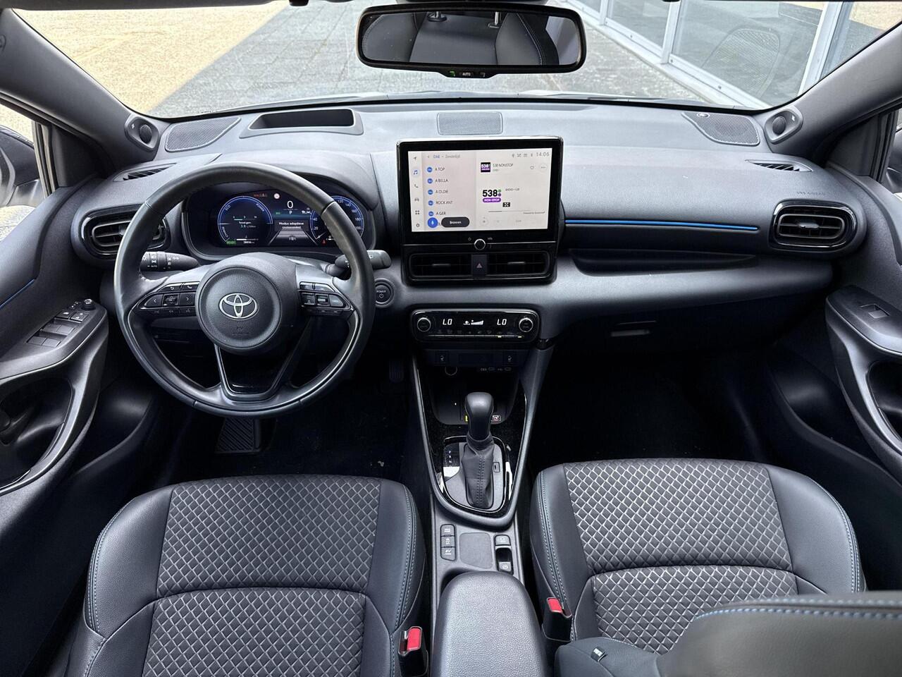 Toyota YARIS 1.5 Hybrid 130 Launch Edition **HEAD-UP DISPLAY/ STOEL EN STUURWIELVERWARMING/ DODEHOEK DETECTIE/ 36 MAANDEN GARANTIE**