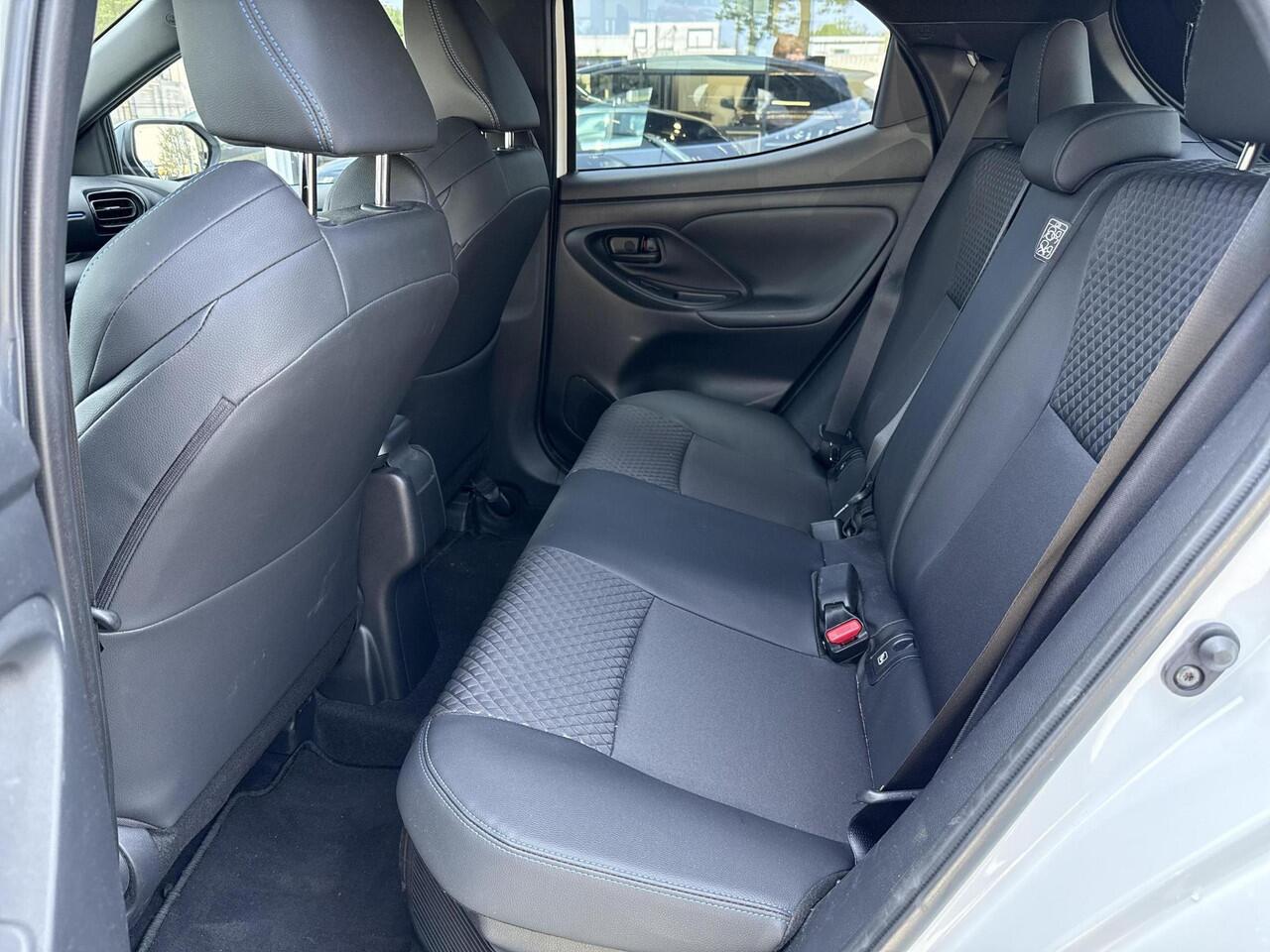 Toyota YARIS 1.5 Hybrid 130 Launch Edition **HEAD-UP DISPLAY/ STOEL EN STUURWIELVERWARMING/ DODEHOEK DETECTIE/ 36 MAANDEN GARANTIE**