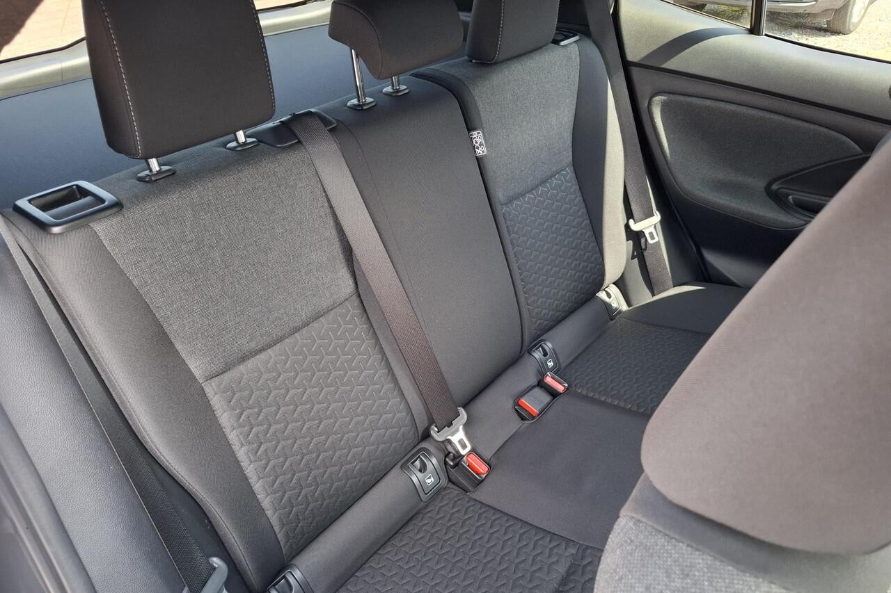 Toyota YARIS Cross 1.5 Hybrid Dynamic Edition Navigatie, Parkeersensoren voor + achter, Privacy glass, Smart KEY