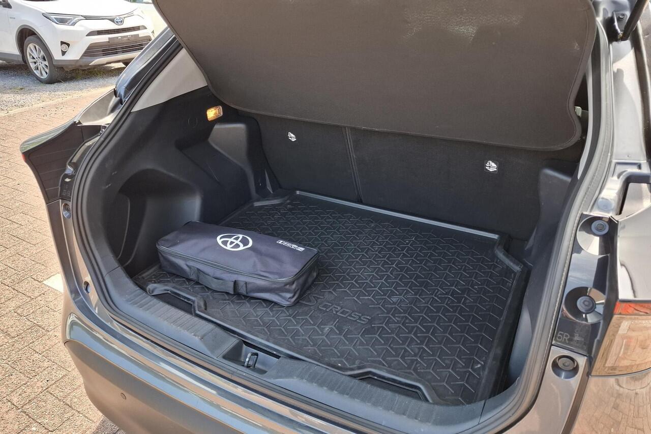 Toyota YARIS Cross 1.5 Hybrid Dynamic Edition Navigatie, Parkeersensoren voor + achter, Privacy glass, Smart KEY