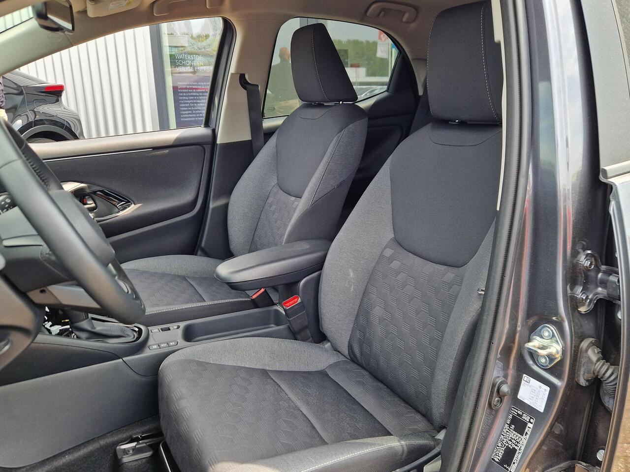 Toyota YARIS 1.5 Hybrid 115 First Edition