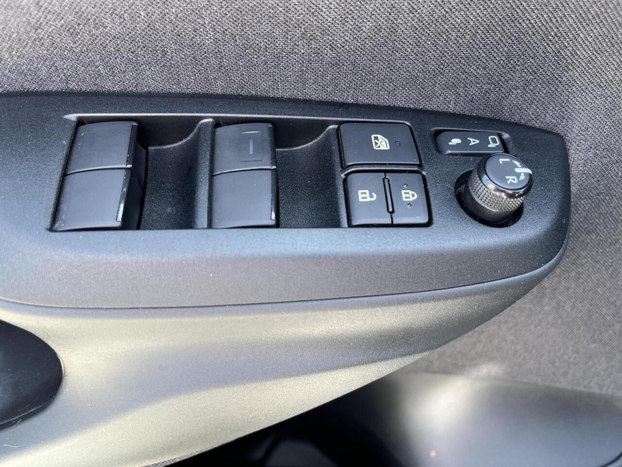 Toyota YARIS Cross 1.5 Hybrid Executive | All-in prijs | Navigatie | stoelverwarming