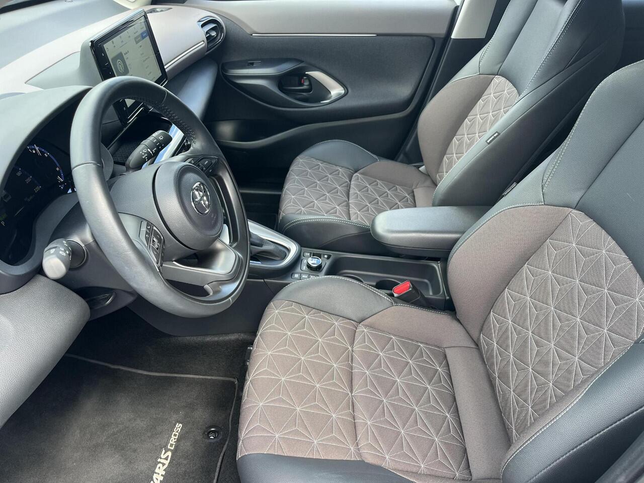 Toyota YARIS Cross 1.5 Hybrid Executive 4X4 | Navigatie | Stoel- + stuurverwarming | Parkeersensoren | Dode hoek waarschuwing |