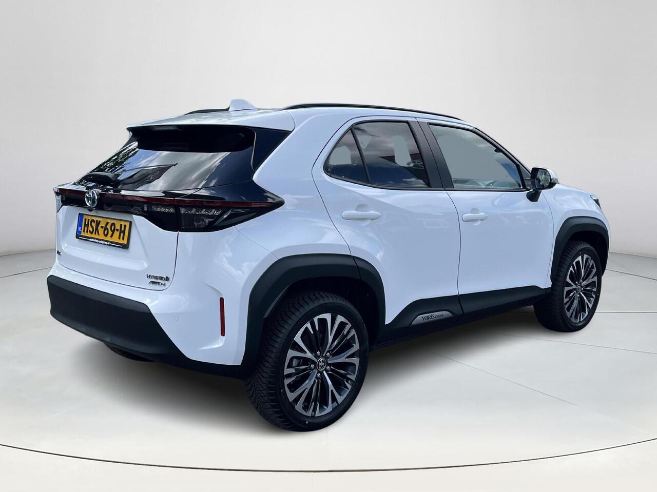 Toyota YARIS Cross 1.5 Hybrid Executive 4X4 | Navigatie | Stoel- + stuurverwarming | Parkeersensoren | Dode hoek waarschuwing |