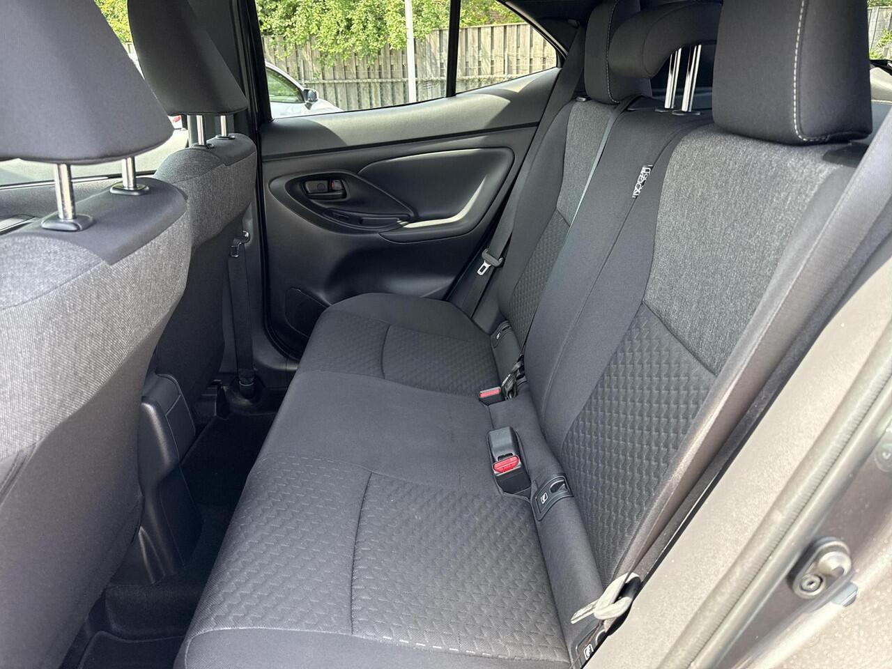 Toyota YARIS Cross 1.5 Hybrid Dynamic | Navigatie | Apple CarPlay/Android auto | Achteruitrijcamera | Stuur en Stoelverwarming